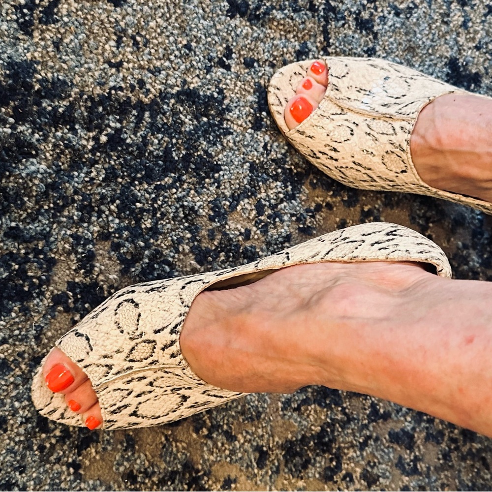 Tahari Peeptoe Snakeskin shoes - Picture 7 of 12